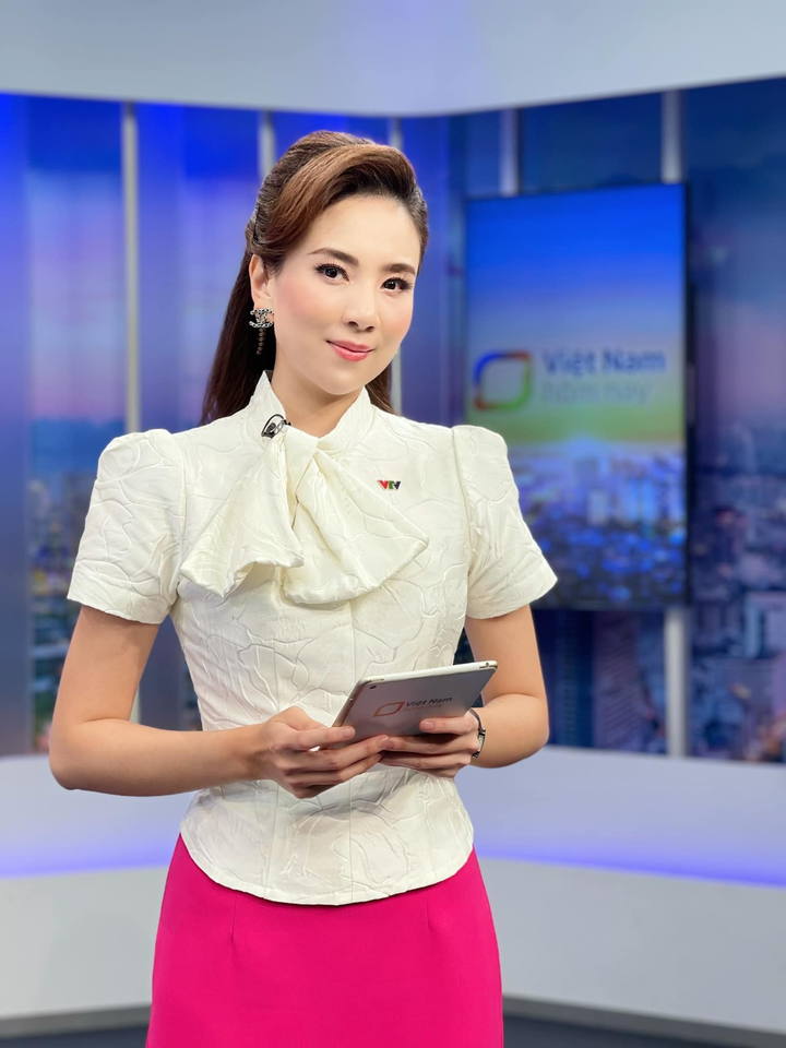 Vóc dáng cực chuẩn và vòng eo con kiến của MC Mai Ngọc VTV - 2
