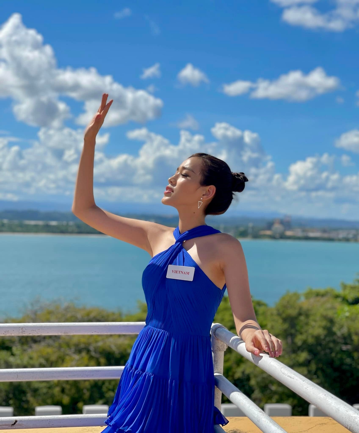 Nhan sắc Đỗ Thị Hà bừng sáng trong nắng Puerto Rico - 1