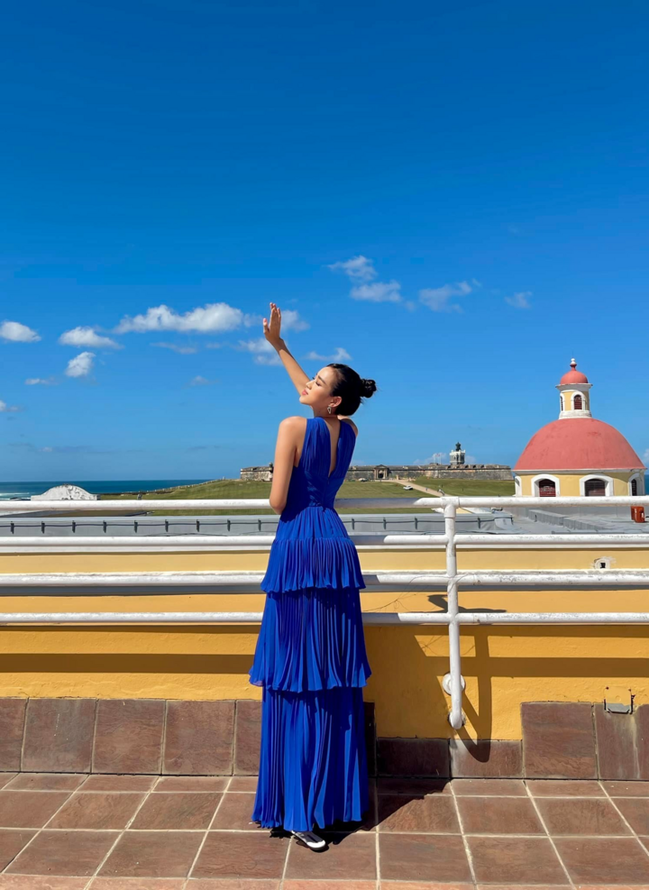 Nhan sắc Đỗ Thị Hà bừng sáng trong nắng Puerto Rico - 11