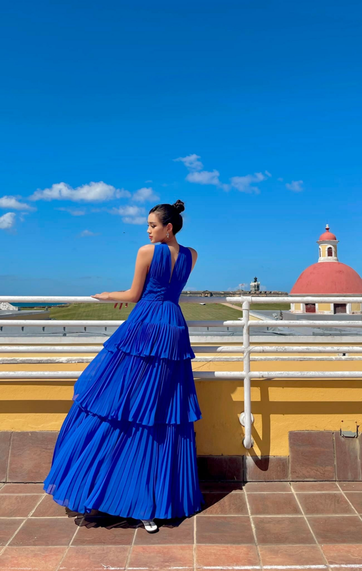 Nhan sắc Đỗ Thị Hà bừng sáng trong nắng Puerto Rico - 9
