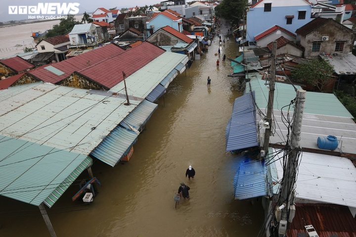 Ảnh: Lũ lại về, nước bủa vây các cung đường trong khu phố cổ Hội An - 9