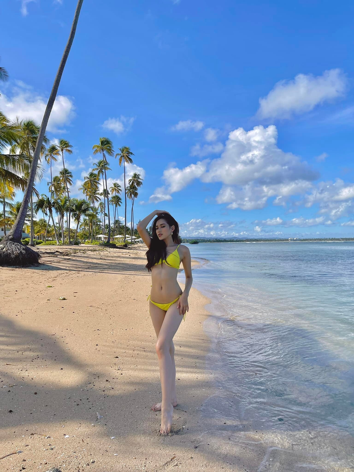 Đỗ Thị Hà khoe dáng nóng bỏng với bikini ở biển Puerto Rico - 5