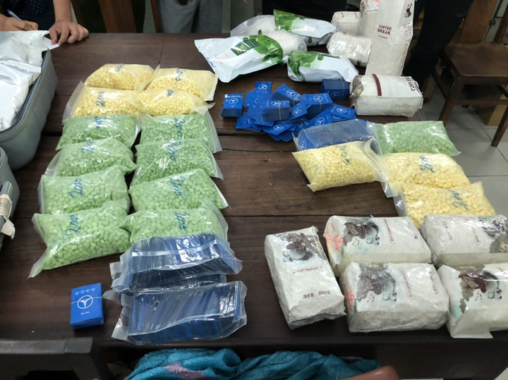 Bộ Công an thu giữ 1.000 gói ma túy, trên bao bì in logo Mercedes - 3