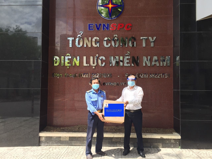 Món quà đặc biệt ngày Tết Độc lập đến với đồng nghiệp khu vực phía Nam - 1