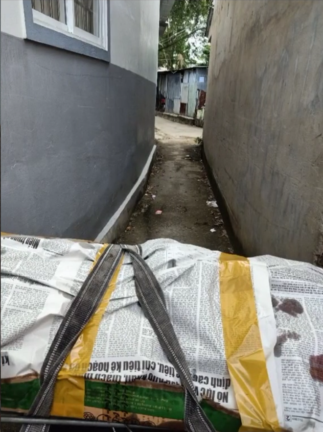 Shipper đen đủi gặp con hẻm ‘khó xơi’, nhìn món đồ vỡ tan vừa tội vừa buồn cười - 2