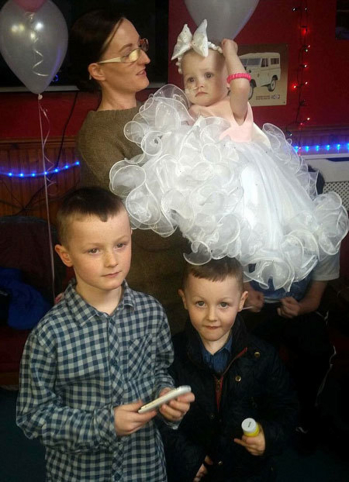 Người bố ‘làm đám cưới’ với con gái 16 tháng tuổi để giữ một lời hứa - 4