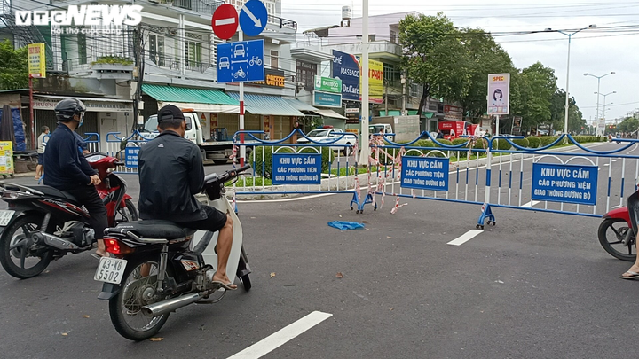 Ảnh: Mưa lớn, lũ dâng, gần 8.300 nhà dân ở TP Nha Trang chìm trong biển nước - 6