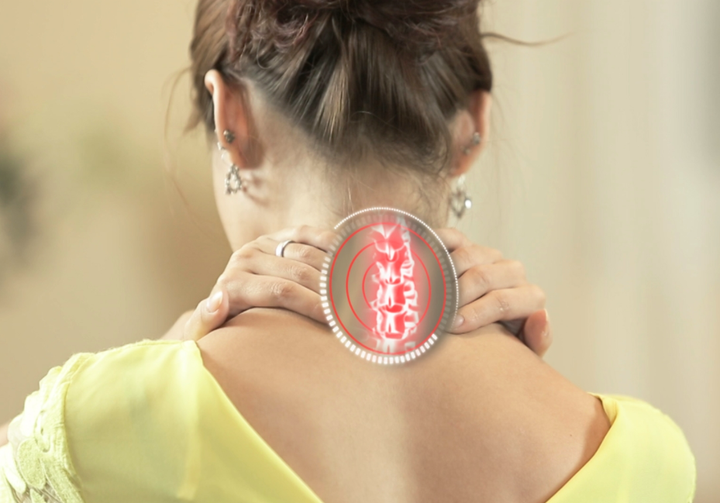 Có 4 trong 9 triệu chứng này thì bạn đã bị bệnh thoái hóa đốt sống cổ 'gọi tên' - 1