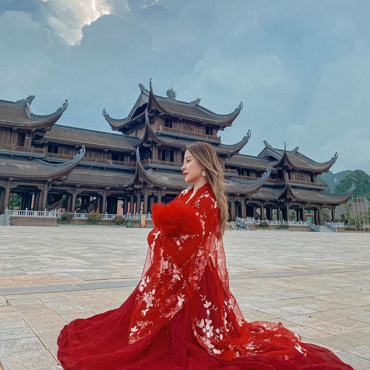 ‘Vịnh Hạ Long trên cạn’ ở Hà Nam: Ngôi chùa lớn nhất thế giới, đẹp như tranh - 9