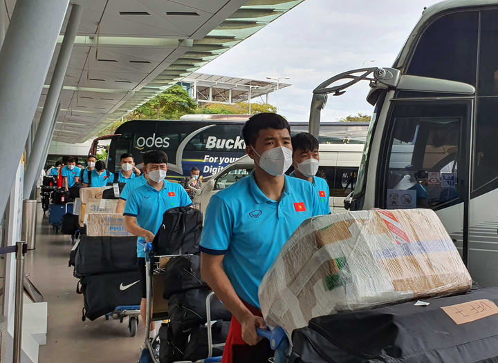 Tuyển Việt Nam đến Singapore, sẵn sàng chinh phục AFF Cup 2020 - 4