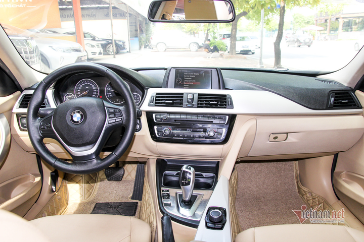 Xe sang BMW 320i đi 5 năm mất giá 700 triệu đồng - 4