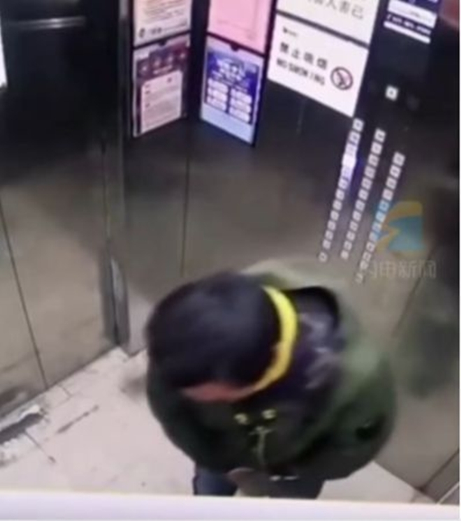 Shipper biến thái đi tiểu vào món ăn khách gọi, dân mạng bừng bừng đòi trị tội - 2