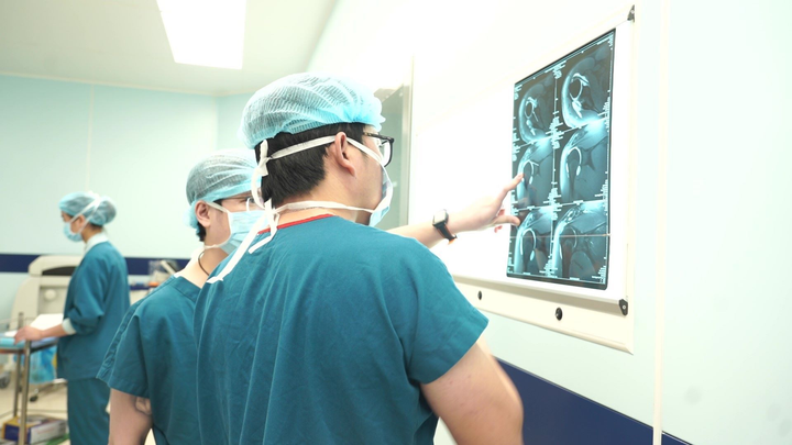 Ca phẫu thuật chấn thương vai của thủ môn Văn Toản thành công tốt đẹp - 3