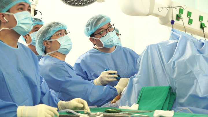 Ca phẫu thuật chấn thương vai của thủ môn Văn Toản thành công tốt đẹp - 4