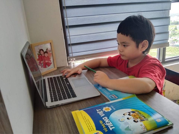 Trẻ lớp 1 chưa tiêm vaccine đi học trực tiếp: Sở GD&ĐT TP.HCM nói gì? - 1