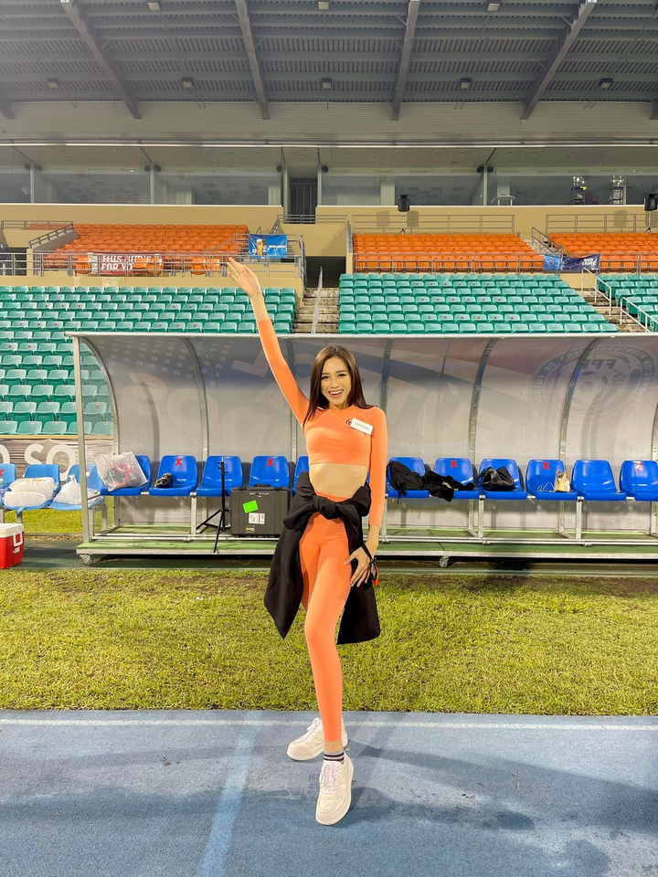 Đỗ Thị Hà bị 'soi' mặc váy 'đụng hàng' với Khánh Vân khi thi Miss World - 10