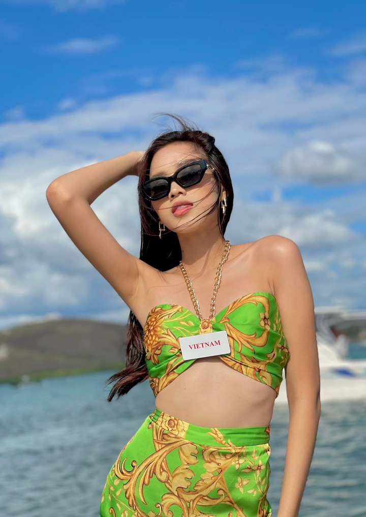 Đỗ Thị Hà bị 'soi' mặc váy 'đụng hàng' với Khánh Vân khi thi Miss World - 4