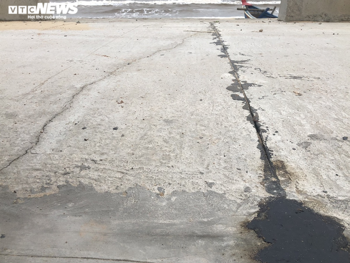 Ảnh: Kè biển hàng chục tỷ đồng ở Quảng Bình chưa bàn giao đã hư hỏng - 3