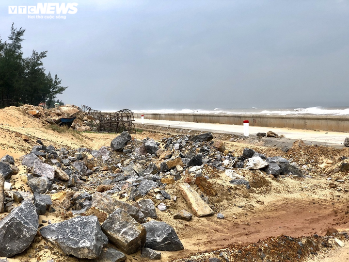 Ảnh: Kè biển hàng chục tỷ đồng ở Quảng Bình chưa bàn giao đã hư hỏng - 7
