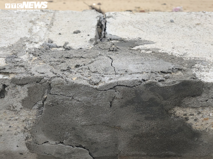 Ảnh: Kè biển hàng chục tỷ đồng ở Quảng Bình chưa bàn giao đã hư hỏng - 8