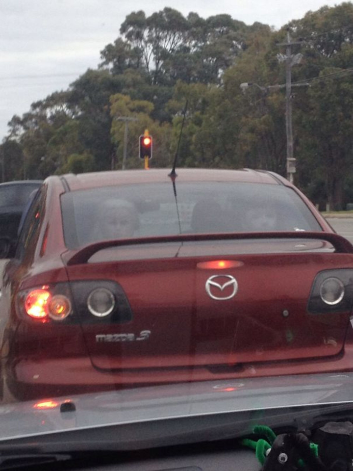 Giật mình với những hình ảnh dễ gây hiểu lầm không dành cho người nhát gan - 9