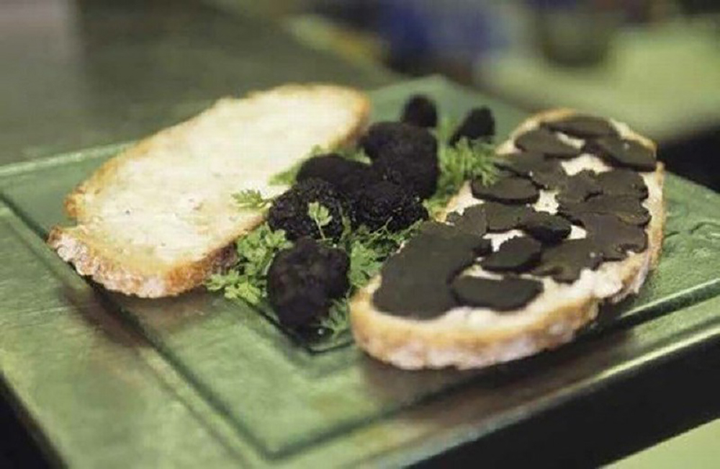 5 món ăn đắt đỏ trên thế giới: Bạn có dám bỏ gần 20 triệu đồng để ăn 1 ly kem? - 1