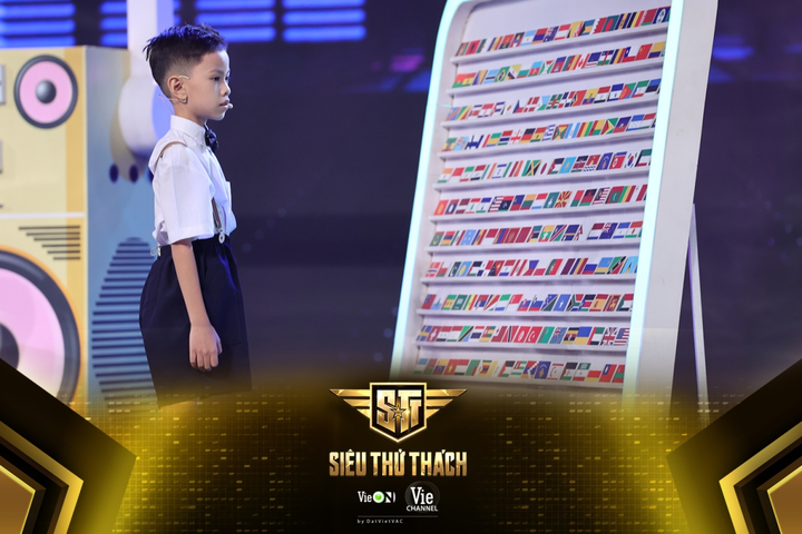 Cậu bé 8 tuổi phân biệt được 100 giai điệu quốc ca khiến Cát Tường phục sát đất - 1