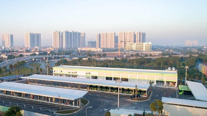 Ảnh: Những hành khách đầu tiên trải nghiệm xe buýt điện VinBus lăn bánh ở Hà Nội - 9