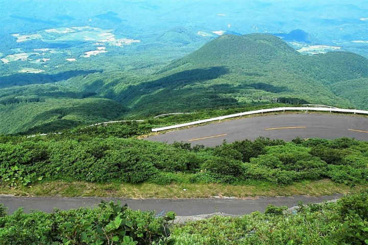 'Nghẹt thở' với cung đường ngoằn ngoèo dài bất tận chạy thẳng đến chân trời - 4