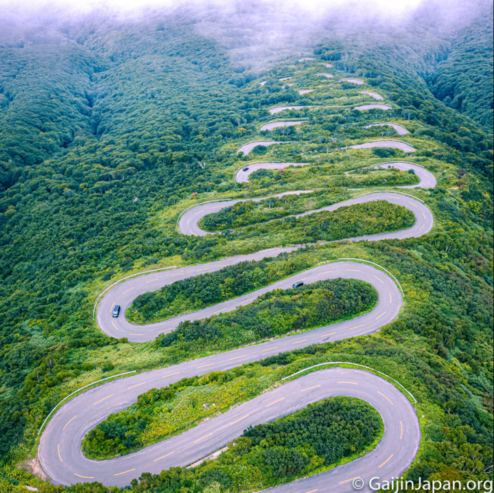 'Nghẹt thở' với cung đường ngoằn ngoèo dài bất tận chạy thẳng đến chân trời - 5