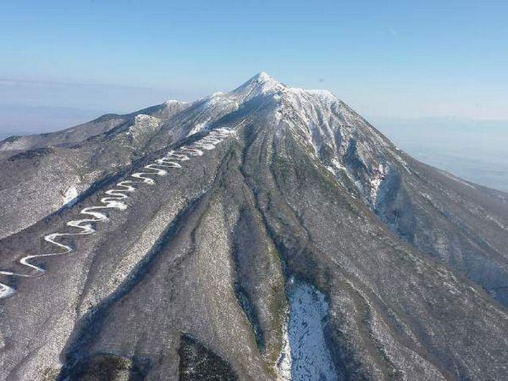 'Nghẹt thở' với cung đường ngoằn ngoèo dài bất tận chạy thẳng đến chân trời - 2