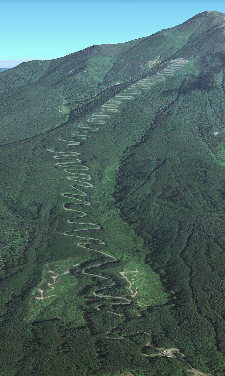 'Nghẹt thở' với cung đường ngoằn ngoèo dài bất tận chạy thẳng đến chân trời - 1