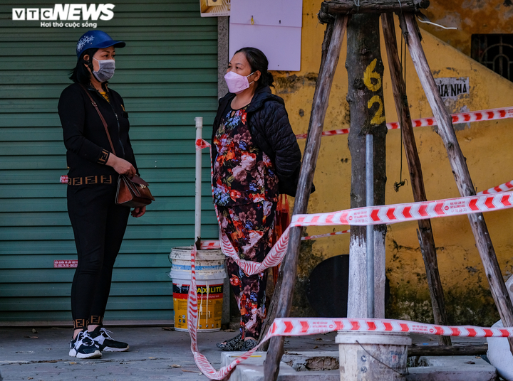 Hà Nội lại chằng chịt dây phong toả sau 2 tháng bình thường mới - 6