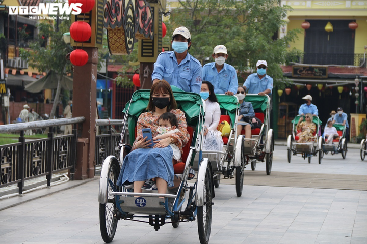 Quảng Nam bỏ quy định giấy xét nghiệm đối với người đi du lịch cuối tuần - 1