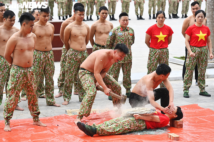 Chiến sĩ mũ nồi xanh Việt Nam phô diễn sức mạnh võ thuật đỉnh cao - 12