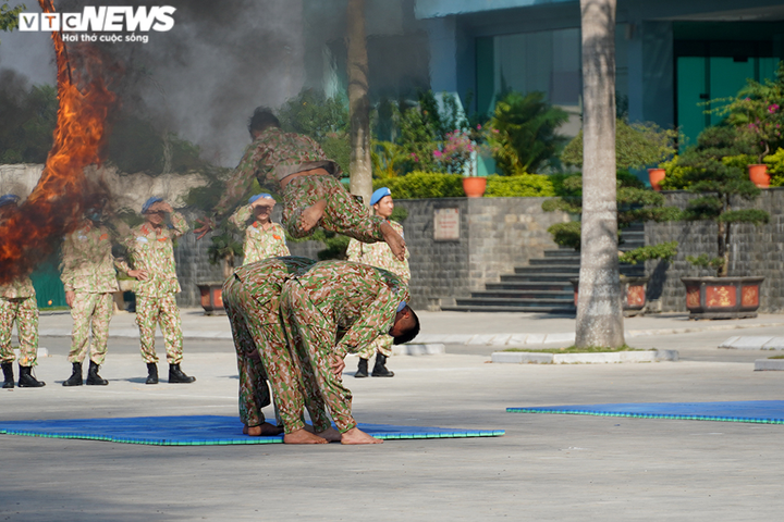 Chiến sĩ mũ nồi xanh Việt Nam phô diễn sức mạnh võ thuật đỉnh cao - 3
