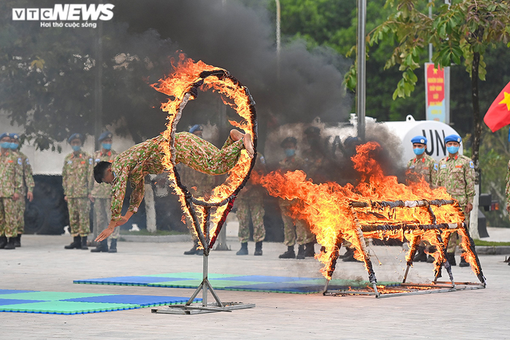 Chiến sĩ mũ nồi xanh Việt Nam phô diễn sức mạnh võ thuật đỉnh cao - 4