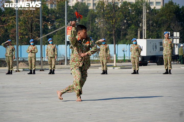 Chiến sĩ mũ nồi xanh Việt Nam phô diễn sức mạnh võ thuật đỉnh cao - 6