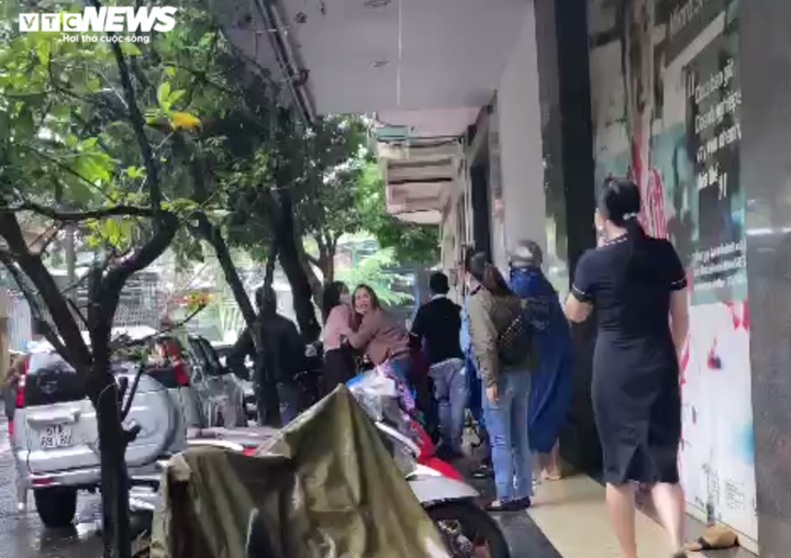 Người phụ nữ bị dàn cảnh cướp 1 tỷ đồng sau khi vay tiền ở ngân hàng - 1