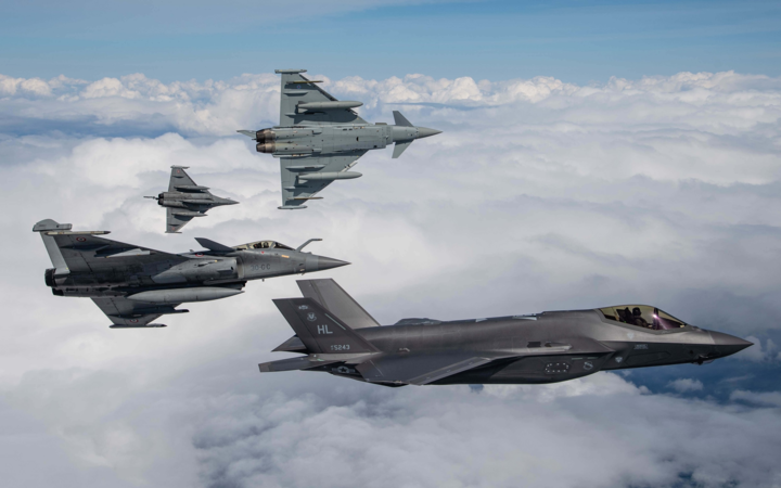 Chi hơn 15 tỷ USD mua Rafale, UAE vẫn chê tiêm kích Pháp không bằng máy bay Mỹ - 1