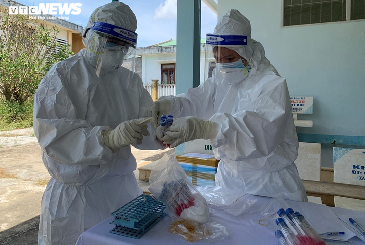Thêm 65 F0, Quảng Ngãi vượt mốc 3.000 ca COVID-19 - 1