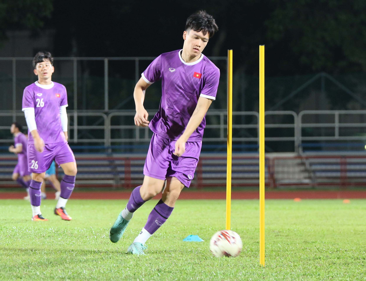 Tuyển Việt Nam: Quang Hải đau nhẹ trước trận gặp Lào - 2