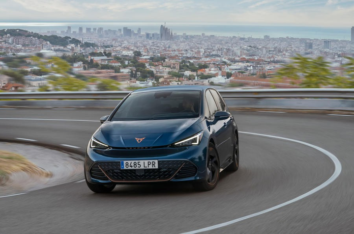 10 mẫu xe điện cho gia đình tốt nhất năm 2021 - 10