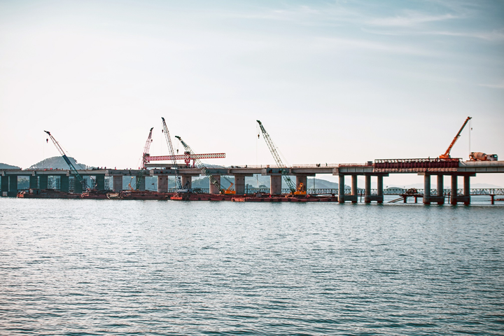 Cận cảnh cầu vượt biển dài 1.500m vừa hợp long ở Quảng Ninh - 4