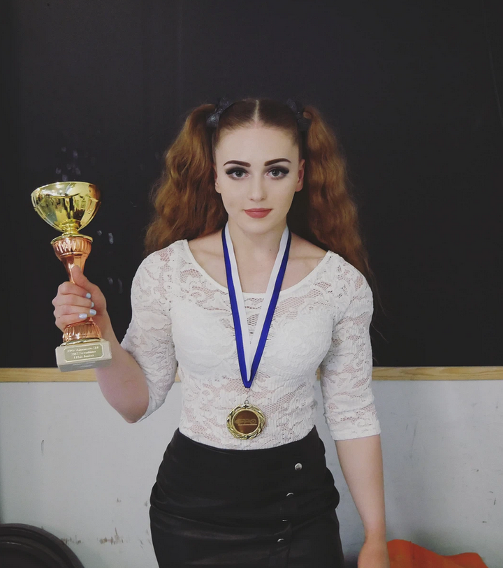 Cô gái có gương mặt búp bê với thân hình cuồn cuộn cơ bắp, 17 tuổi đã vô địch TG - 2