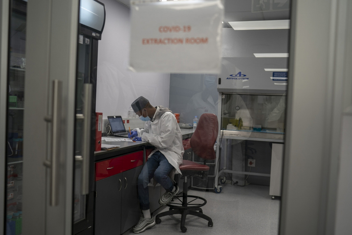 Cách Nam Phi ngăn chặn những biến chủng nguy hiểm của SARS-CoV-2 như Omicron - 2