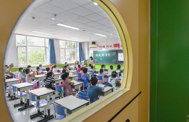 Học sinh trường quốc tế học chương trình như trường công lập, bố mẹ bất bình - 1