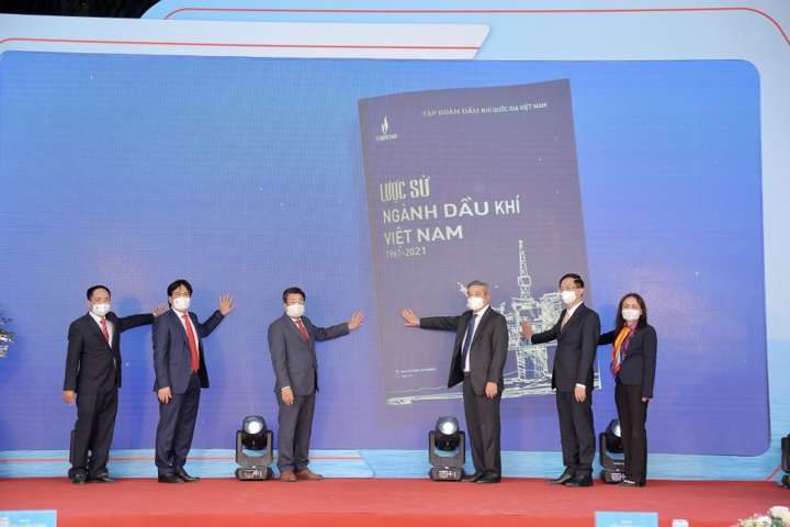 Các công trình, hoạt động Dầu khí rộn ràng cán đích - 9