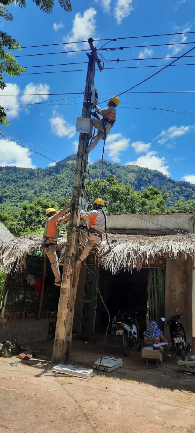 9 tháng đầu năm: EVNNPC nỗ lực thực hiện mọi giải pháp để cấp điện ổn định - 2