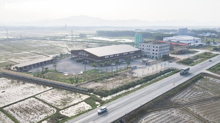 Dính nhiều vi phạm, siêu thị đá Granite ở Hà Tĩnh vẫn phớt lờ lệnh cấm thi công - 8